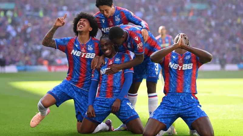 Trận đấu giữa đội bóng Crystal Palace và Trận đấu giữa đội bóng Crystal Palace và