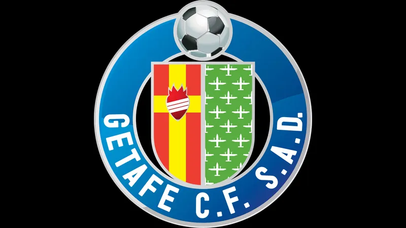 Cầu thủ Alaves và Getafe tranh chấp quyết liệt trên sân cỏ Cầu thủ Alaves và Getafe tranh chấp quyết liệt trên sân cỏ